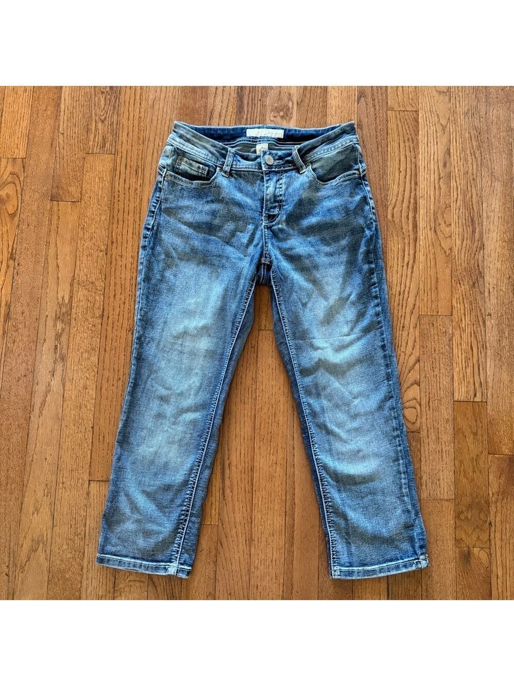 Cato Contemporary Women's Light Blue Cropped Capri Length Denim Jeans size 4